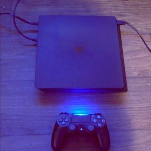 Pro PS4 just got opened comes with a game